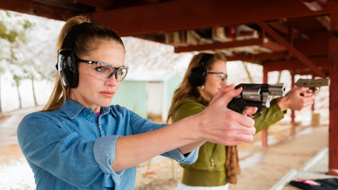 тир для стрельбы из боевого оружия. тир. стрельба в тире. тир человек. тир для пулевой стрельбы в ижевске.